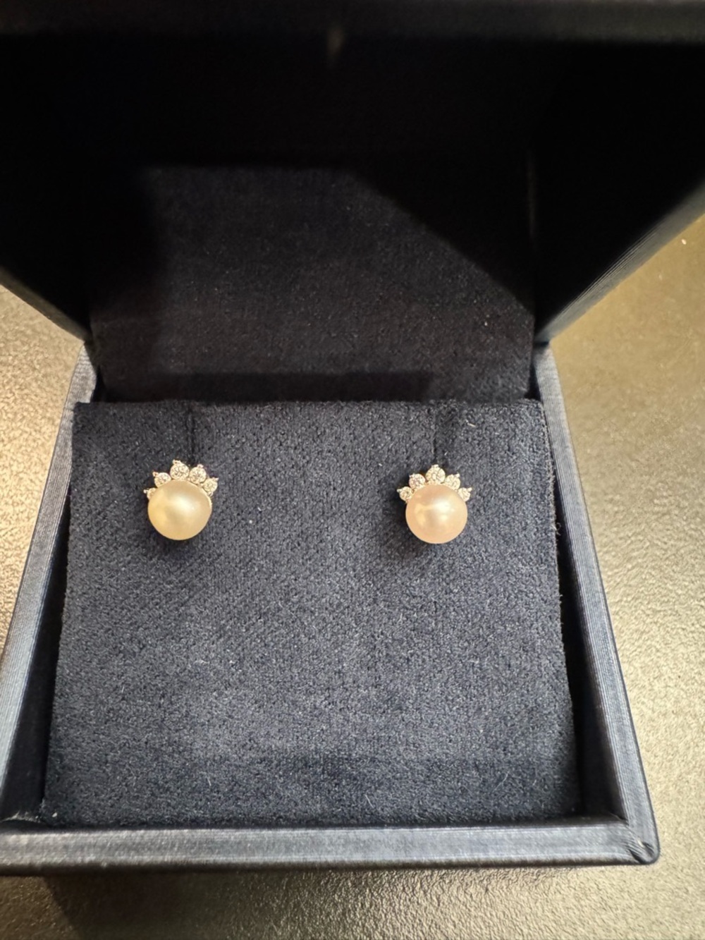 Pearl and diamond Crown Stud Earrings - Cream Pearl